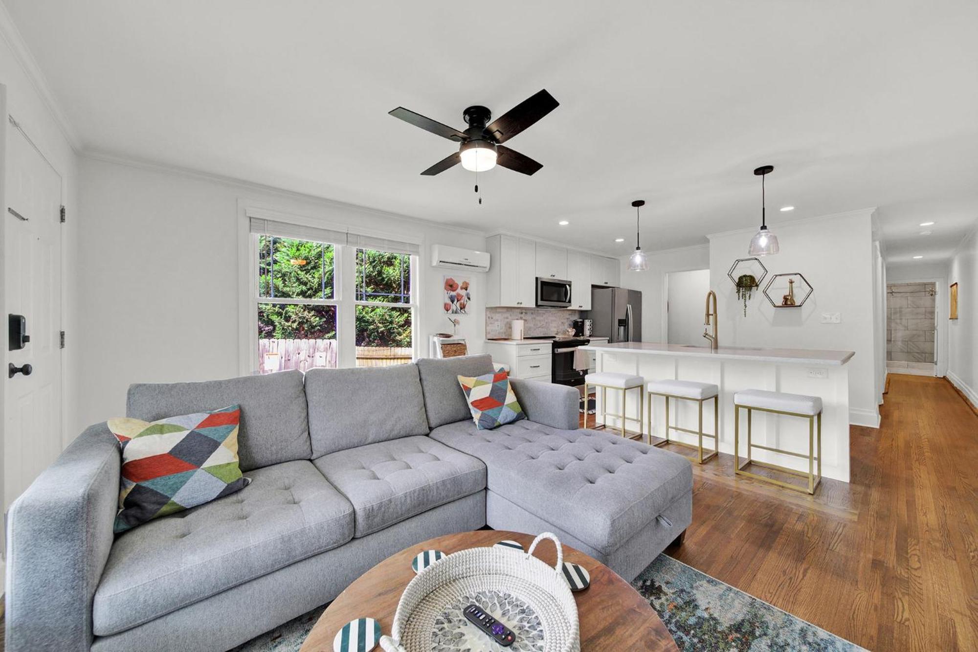Apartment In The Center Of It All! *